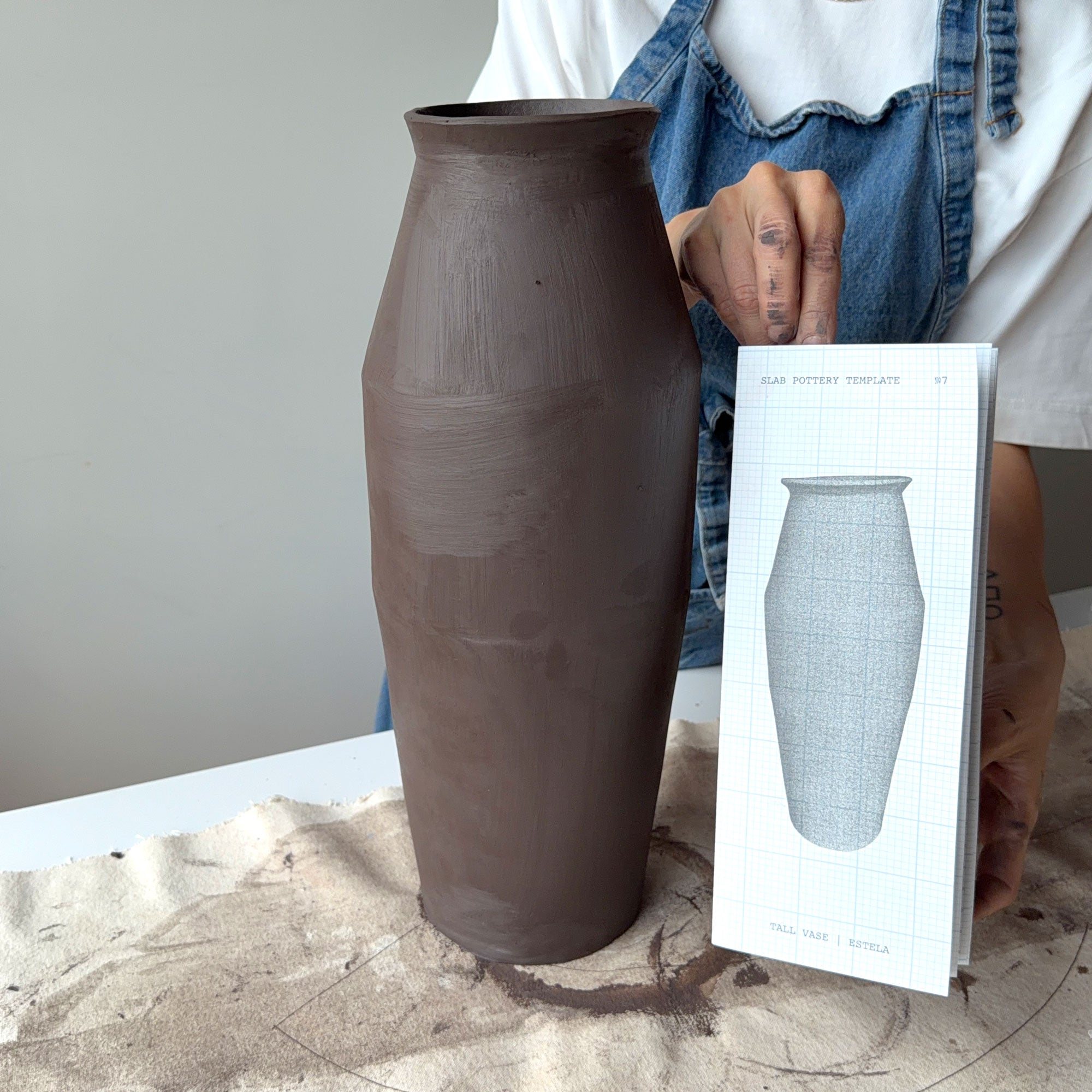 Estela Vase — Booklet Nº7